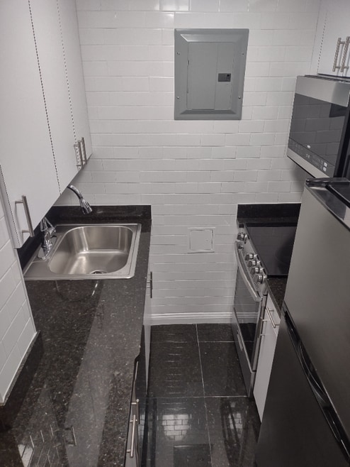 Building Photo - W. 55th St, 7th Ave