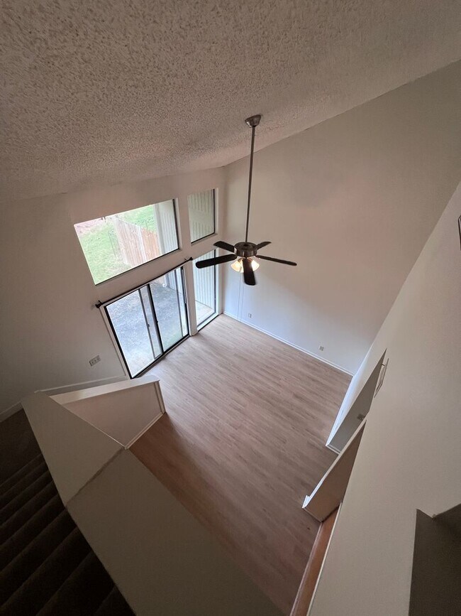 Building Photo - Crossland Downs condo