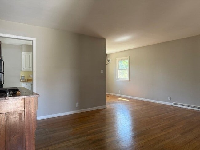 Building Photo - House For Lease
