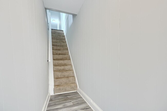 Building Photo - 400 N Hilton St