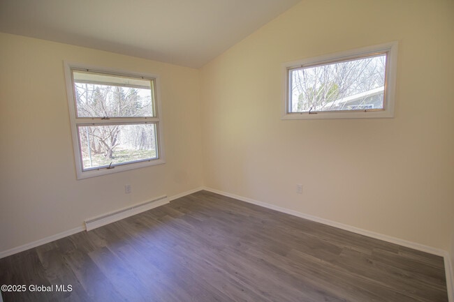 Building Photo - 20 Knadler Dr