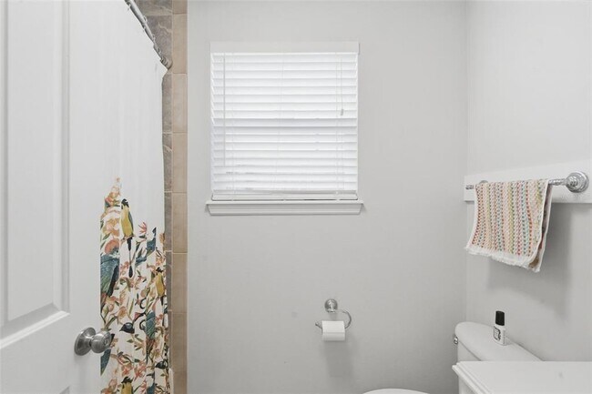 Building Photo - 1408 E Ridgewood St