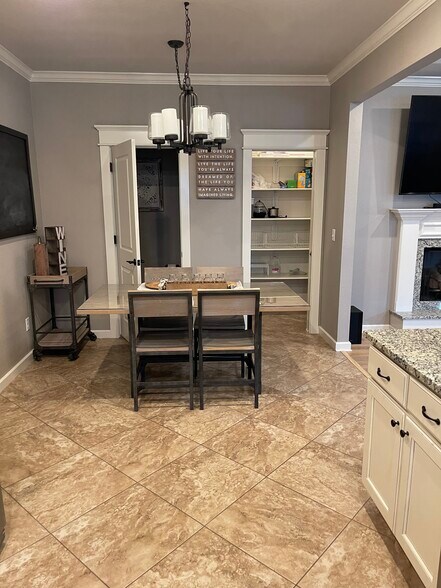 Building Photo - 3810 W Pawnee Rd