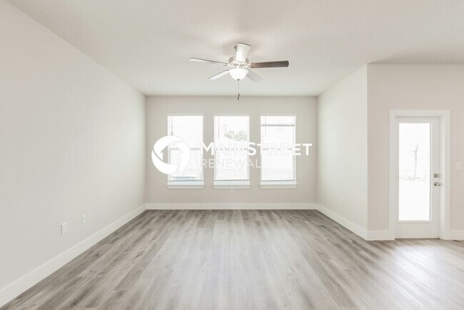 Building Photo - 3 Bedroom Pet-Friendly Home in Deland, FL with Main Street Renewal