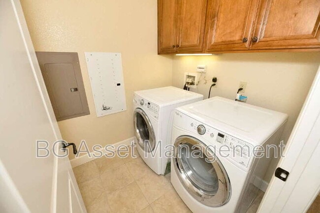 Building Photo - 1240 Sonata Dr