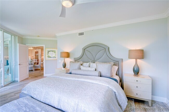 Building Photo - 5799 NE Island Cove Way