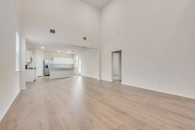 Building Photo - 2014 Crested Jay Dr