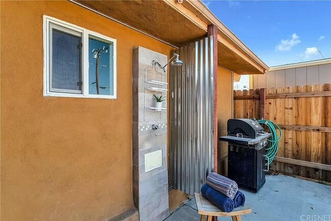 Building Photo - 61650 El Reposo St
