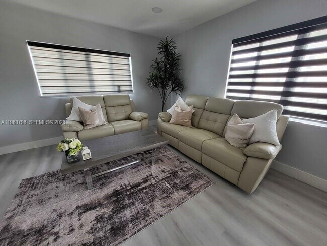 Building Photo - 4095 N Andrews Ave