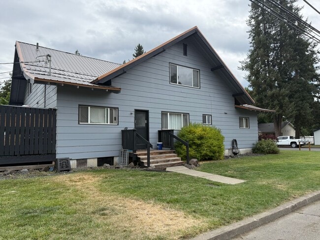 Building Photo - Apartment down town CDA