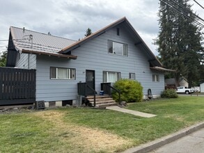 Building Photo - Duplex downtown CDA