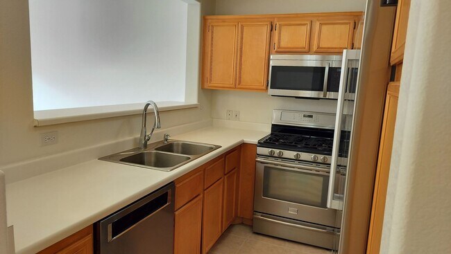 Building Photo - Townhome with Loft + Two Bedrooms/Baths - Designed for Comfort in Gated Community