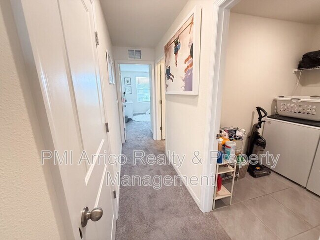 Building Photo - 10744 Chippewa Dr