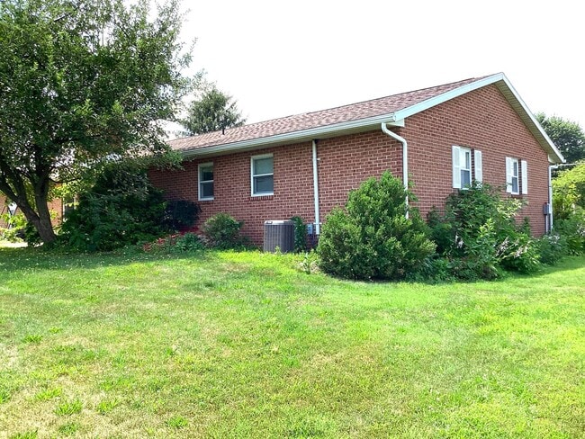 Building Photo - Spacious 3-Bed, 2.5-Bath Ranch-Style Home with Garage & Patio