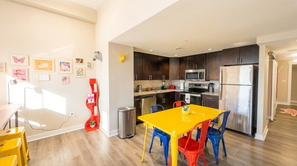 Building Photo - 1715 8th St NW