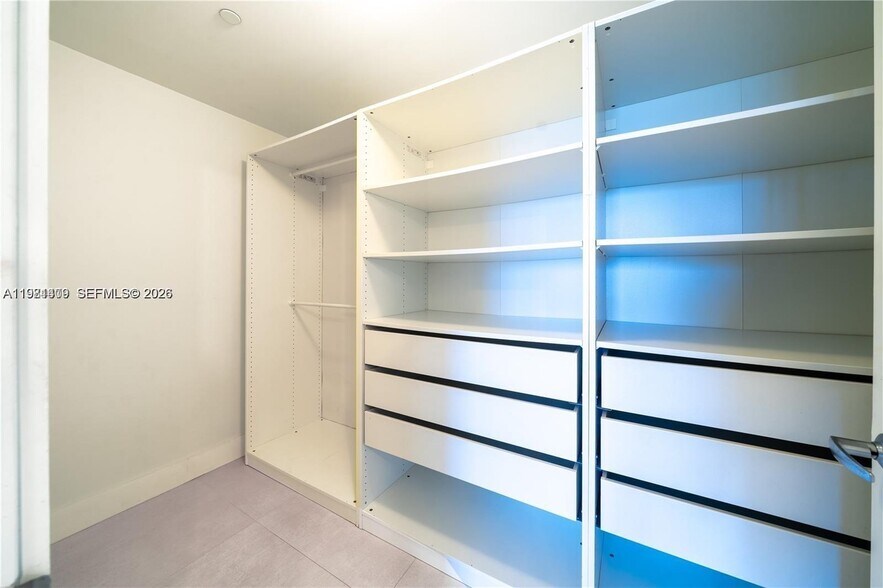 Building Photo - 16385 Biscayne Blvd