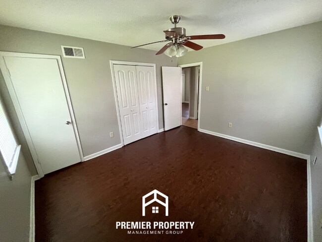 Building Photo - Charming 3BR/2BA in 38118 | Low-Maintenance Tile Floors, Bay Window & Patio