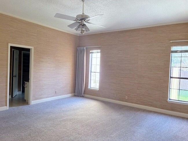 Building Photo - 10215 River Plantation Dr