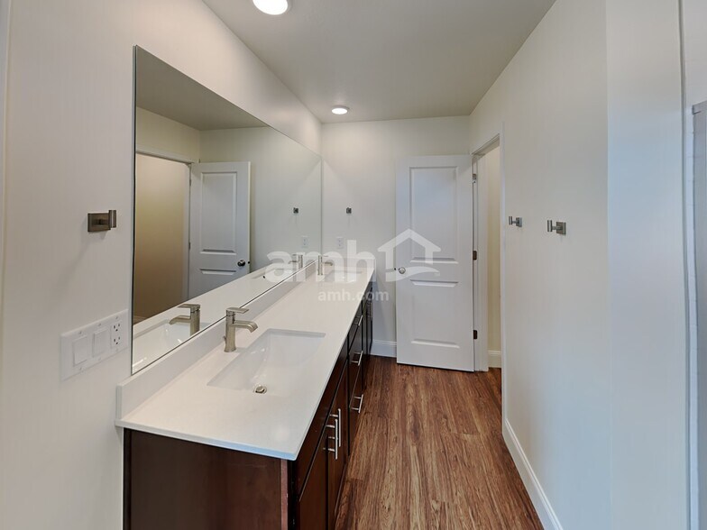 Building Photo - 2694 W 3340 S
