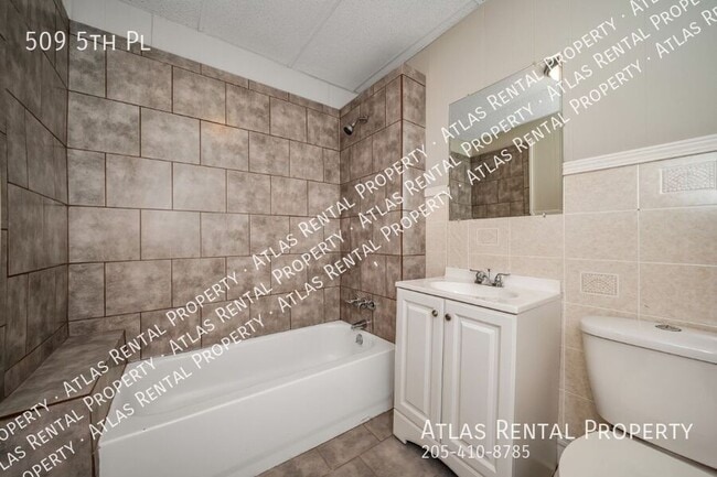 Building Photo - 509 5th St