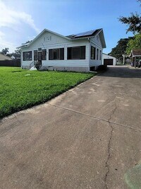 Building Photo - 1708 Main St