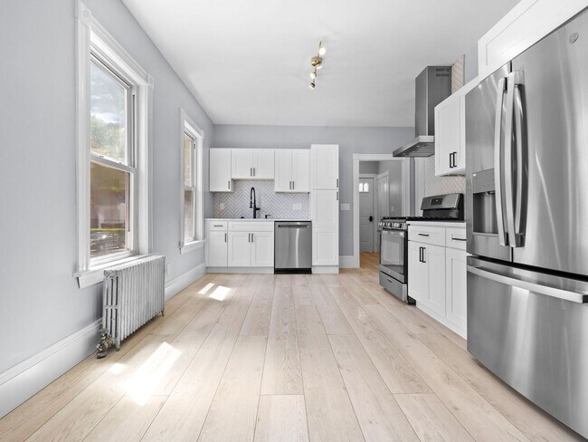 Building Photo - 9/1 Renovated 3BR/2BA in Spring Hill area ...