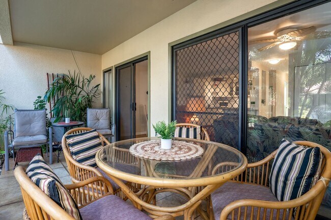 Building Photo - Fully Furnished 2 Bed/1.5 Bath, Maui Gardens Condo with Resort Amenities and Steps to the Beach!