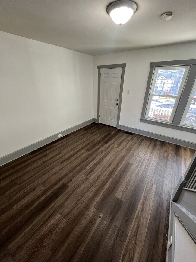 Building Photo - 605 Lehigh Ave