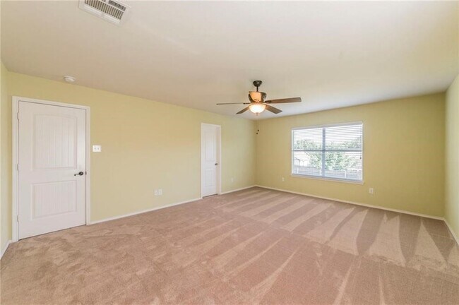 Building Photo - 560 Griffith Dr