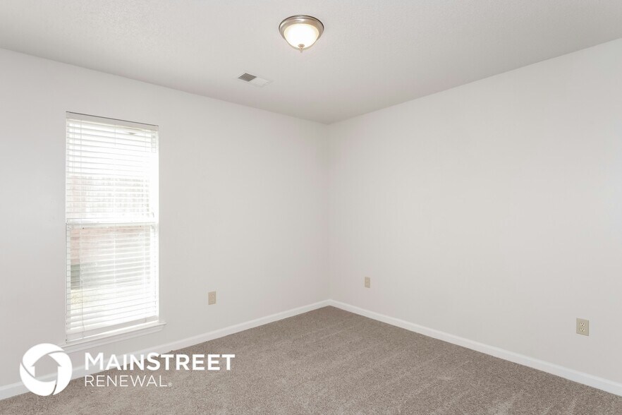 Building Photo - 5677 Kaitlyn Dr W