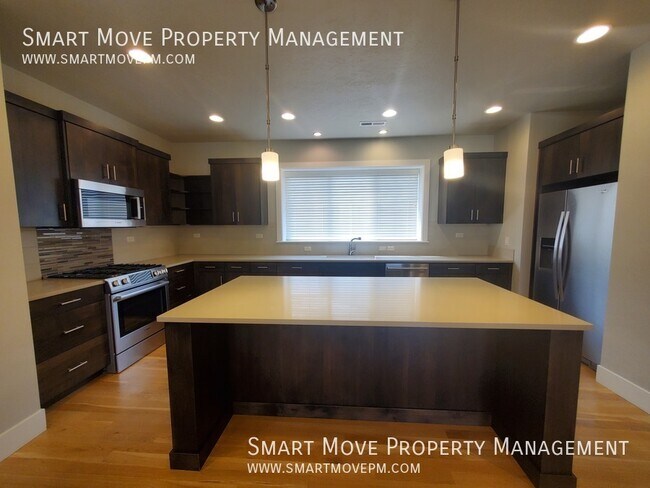 Building Photo - 3256 E Thoroughbred-