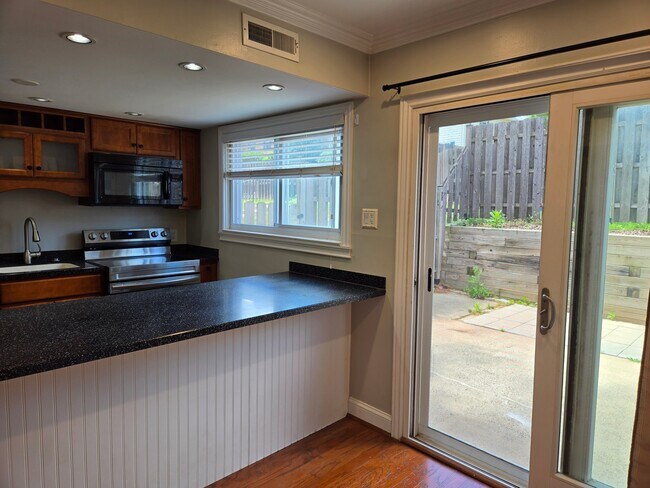 Building Photo - 122 Wellington Terrace