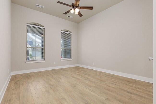 Building Photo - 1829 Leo Dr
