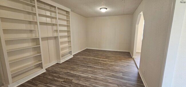 Building Photo - 1404 Deville St