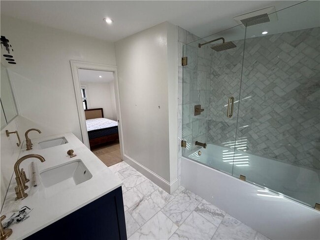 Building Photo - 7 Dearborn St