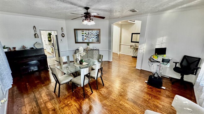 Building Photo - 14506 Wadlington Dr