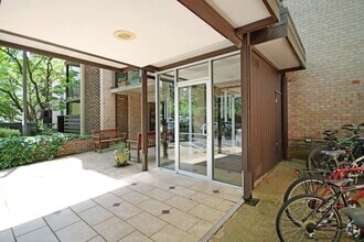 Building Photo - North Downtown Condo With Water/Sewer, Gas...