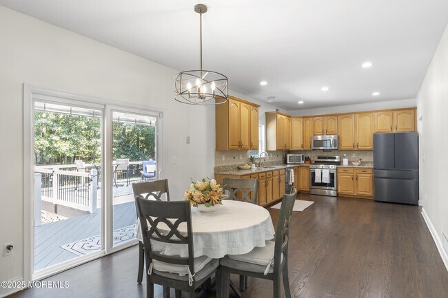 Building Photo - 6 Kindling Way