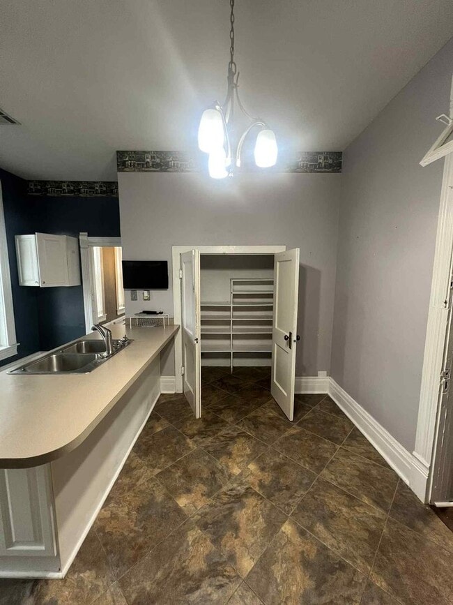 Building Photo - Spacious Loft Living in the Heart of Galen...