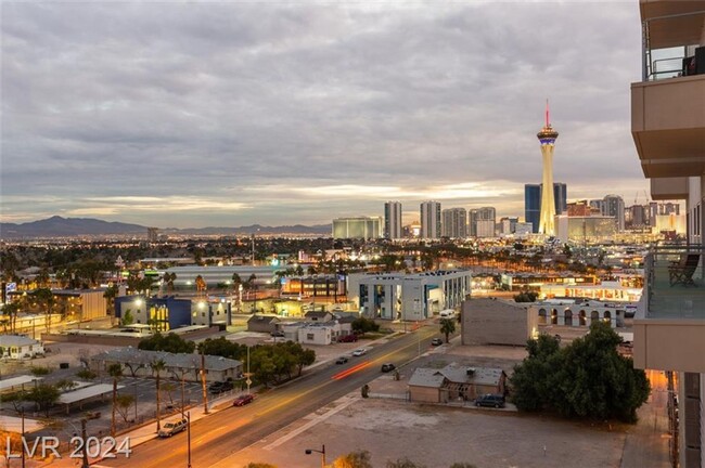 Building Photo - NEWPORT LOFTS--MAGNIFICENT PANORAMIC VIEWS...