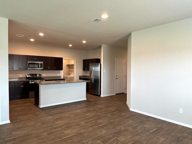 Building Photo - 611 Running Creek Dr