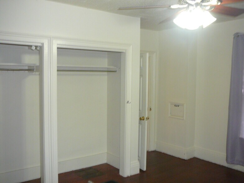 Building Photo - 1138 W 8th St