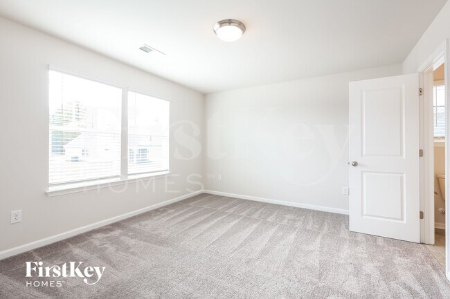 Building Photo - 1100 Mission Hill Ln