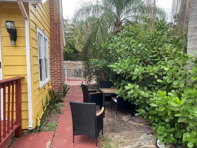 Building Photo - 701 S K St