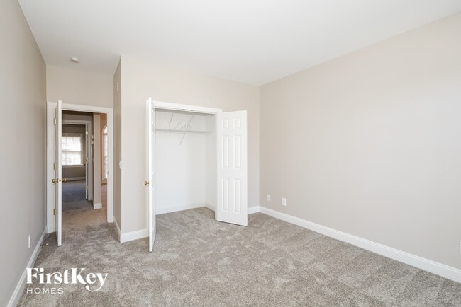 Building Photo - 1402 Holly Ridge Dr