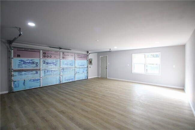 Building Photo - 105 Homeport Dr