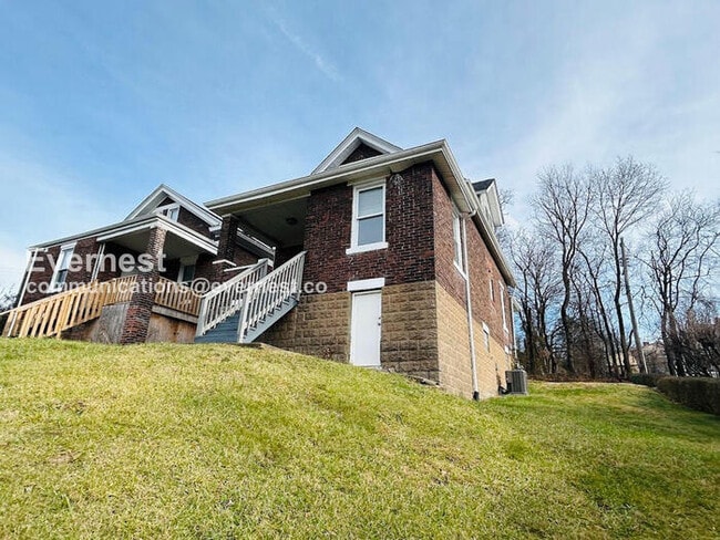 Building Photo - 763 Shaw Ave