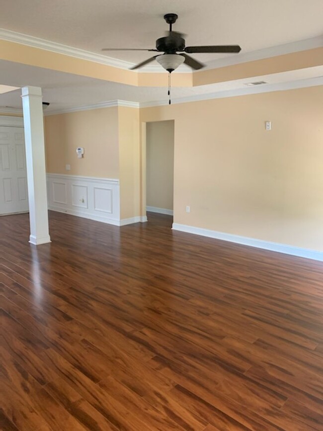 Building Photo - Spacious 4-Bedroom Home in Griffin Park - ...