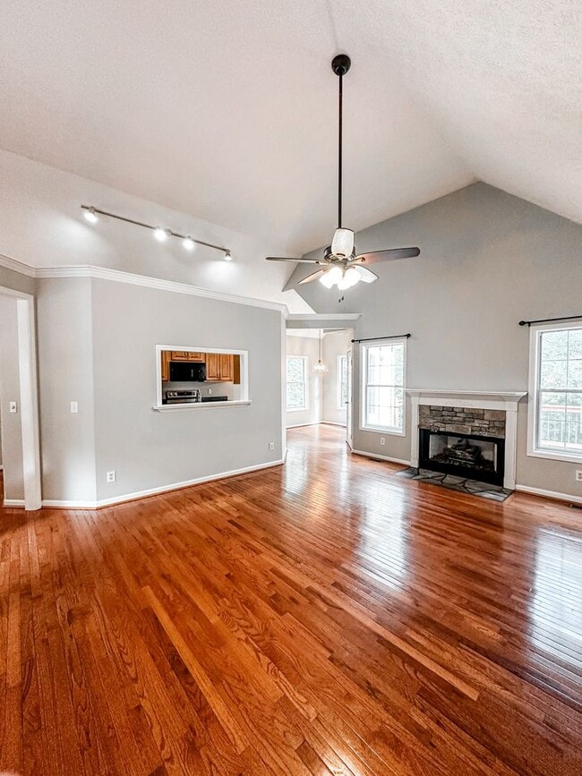 Building Photo - Large North Forsyth home with Garage