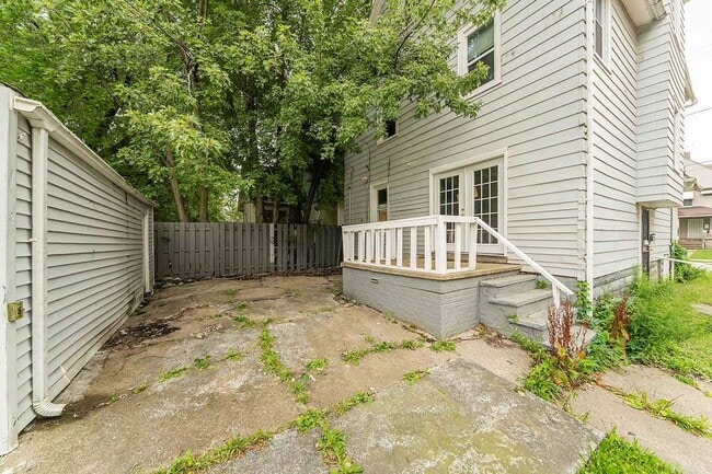 Building Photo - 2145 W 100th St